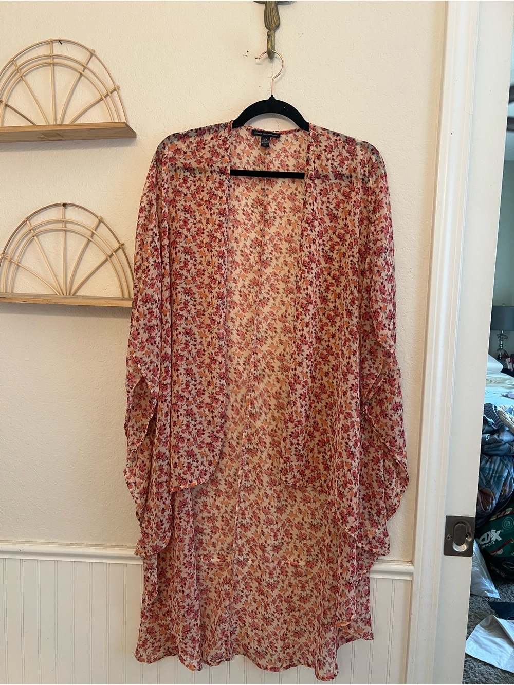 American Eagle Floral Kimono Duster XS/S Pink Sheer Boho Open Front Cardigan